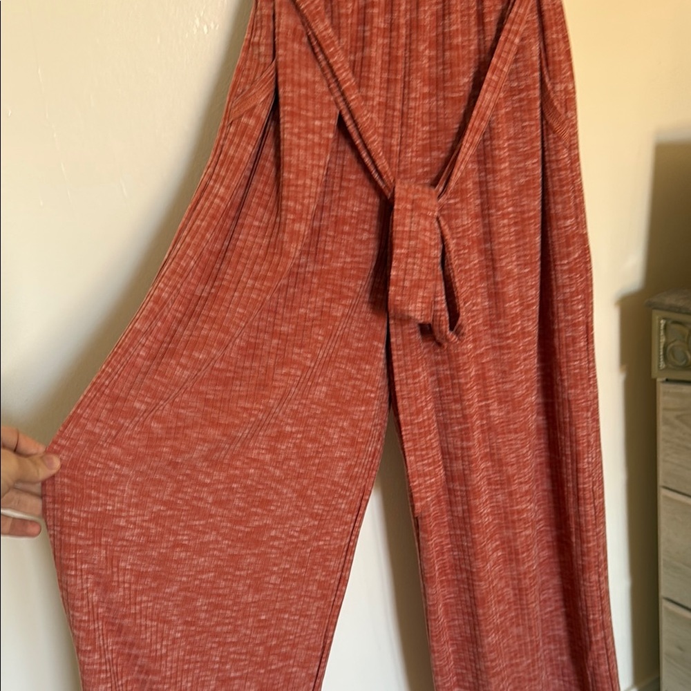 Rust colored jumpsuit - Picture 3 of 3